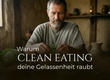 Stoischer Philosoph bereitet einfache Mahlzeit zu; Textoverlay: Warum CLEAN EATING deine Gelassenheit raubt.