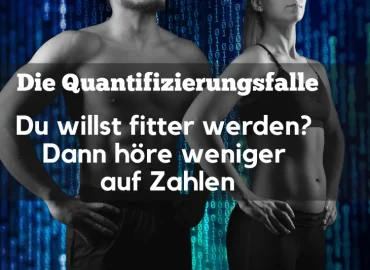 Konzeptgrafik zur Quantifizierungsfalle: Eine Person im Halbschatten mit einem leuchtend goldenen Kern bricht durch einen Käfig aus kühlem, blauem Binärcode und Fitness-Daten-Ringen. Der Text im Bild lautet: „Tracking im Fitnesssport – Warum Zahlen deiner Fitness schaden“