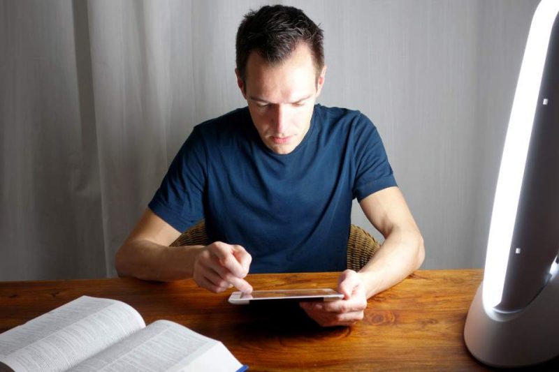 Tageslicht gegen Müdigkeit nutzen